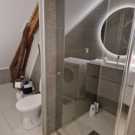 Apartman Centrally Located 2 Bedroom *
